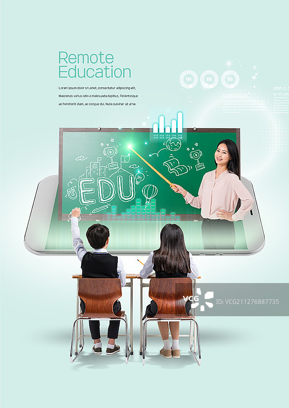 亚裔女教师通过智能手机辅导儿童图片素材