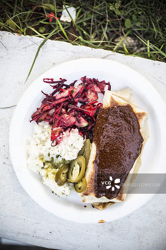 配鼹鼠酱的墨西哥卷饼（墨西哥）图片素材