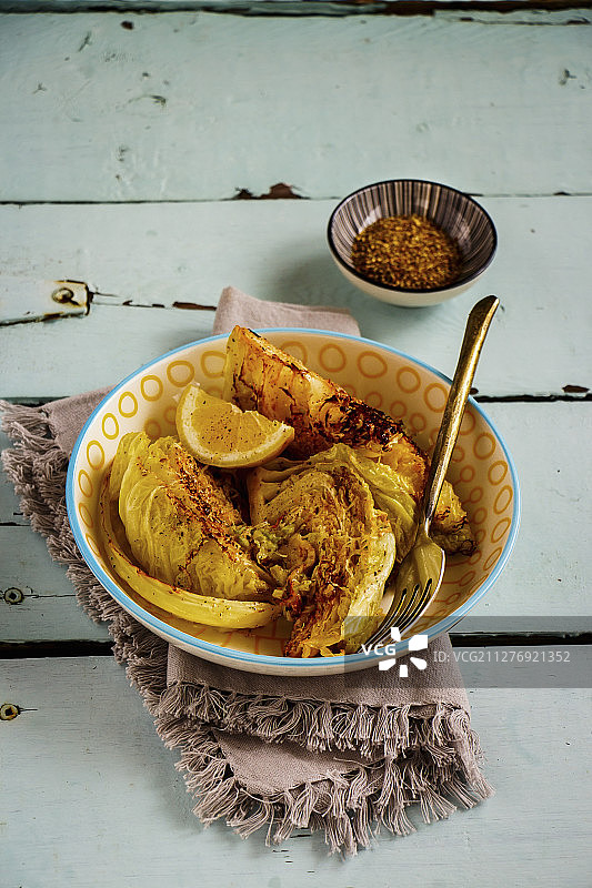 芥末酱烤卷心菜图片素材