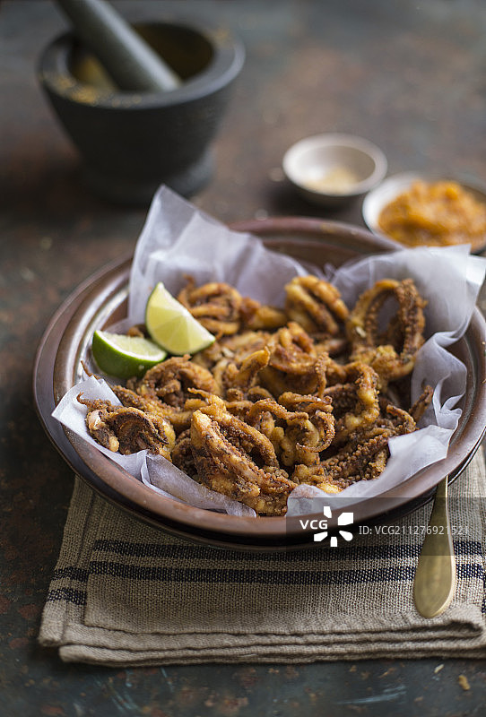 青柠芒果酸辣酱炸鱿鱼图片素材
