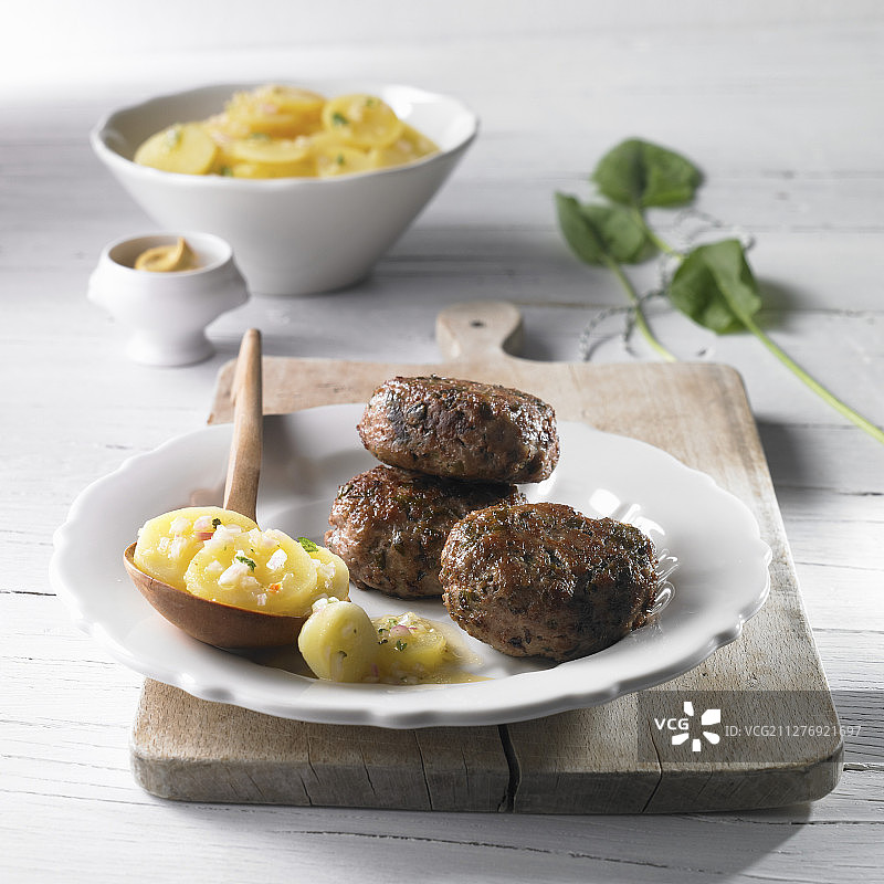 肉丸配土豆沙拉图片素材