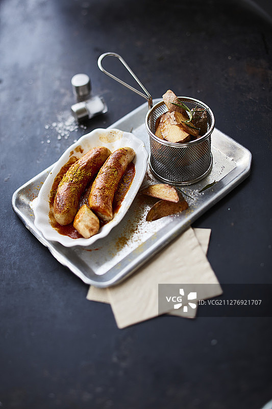 咖喱香肠配薯角图片素材