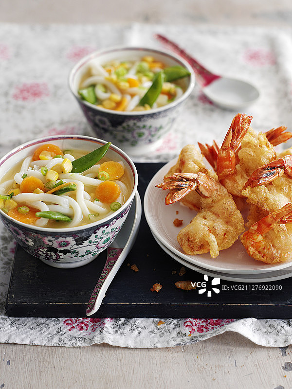 日式味噌汤配炸大虾天妇罗图片素材