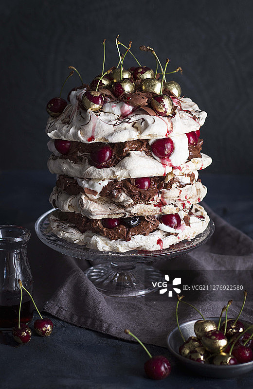 黑森林巴甫洛娃蛋糕图片素材