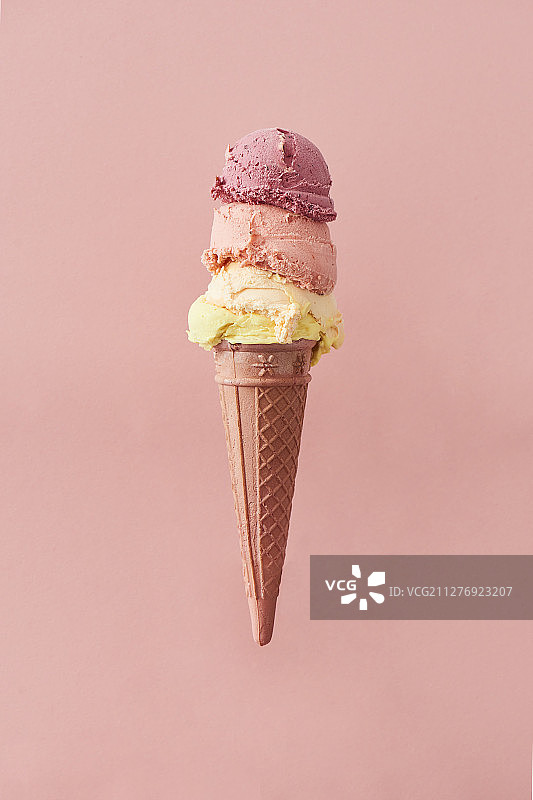 多种口味冰淇淋甜筒图片素材