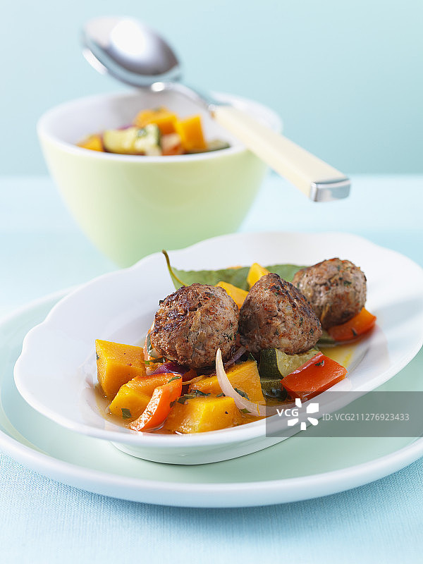 蔬菜烩肉丸配南瓜图片素材