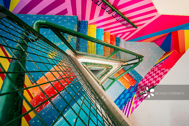 多种颜色的旋梯图片素材