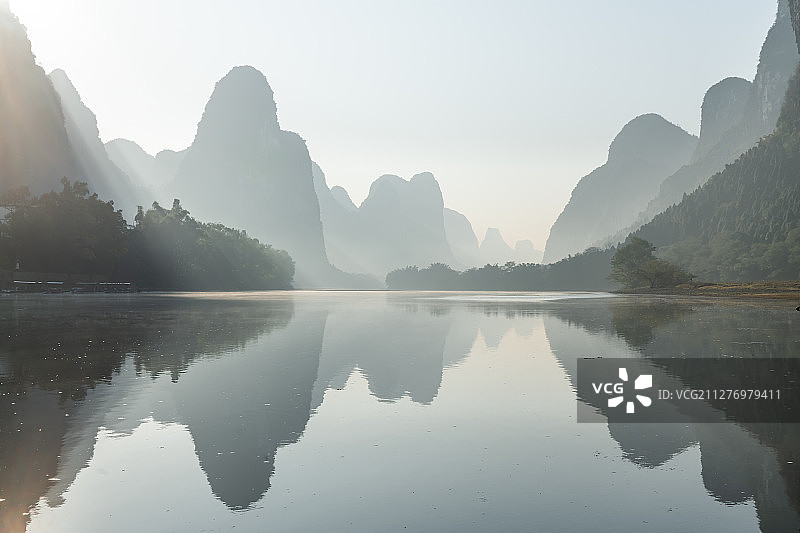 广西桂林阳朔兴坪漓江日出风光图片素材