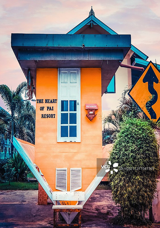 倒立小屋图片素材