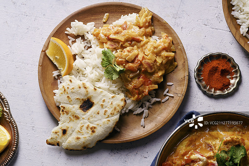 印度鸡肉咖喱饭和馕图片素材