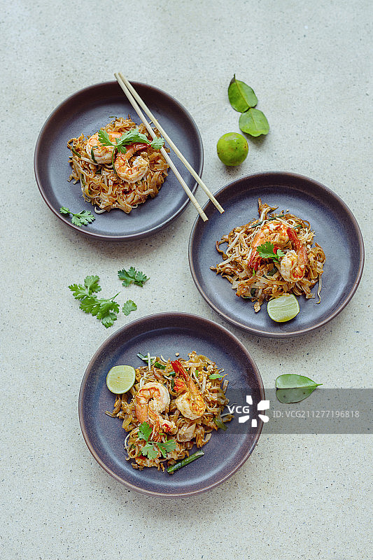 泰式炒河粉（配虾和米粉的泰国菜）图片素材