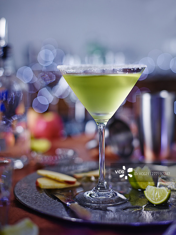苹果马提尼鸡尾酒图片素材
