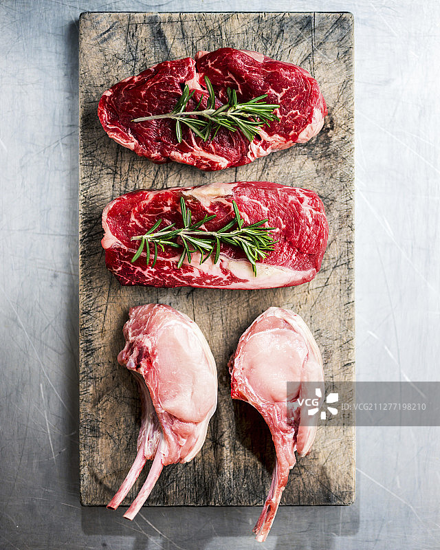 肉眼牛排和伊比利亚猪法式排图片素材