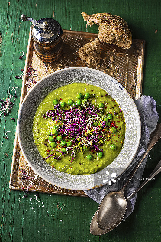 豌豆芽苗浓汤图片素材