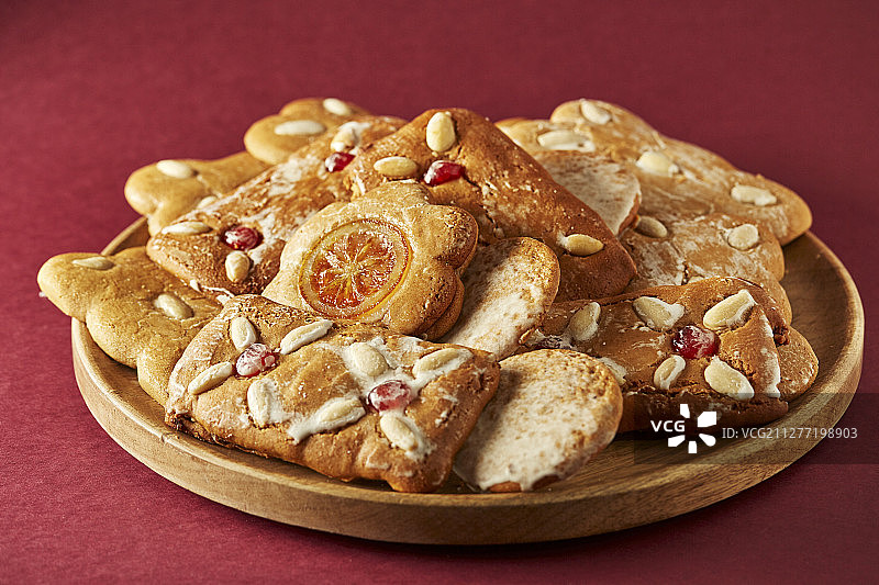 盘子里的各种姜饼饼干图片素材