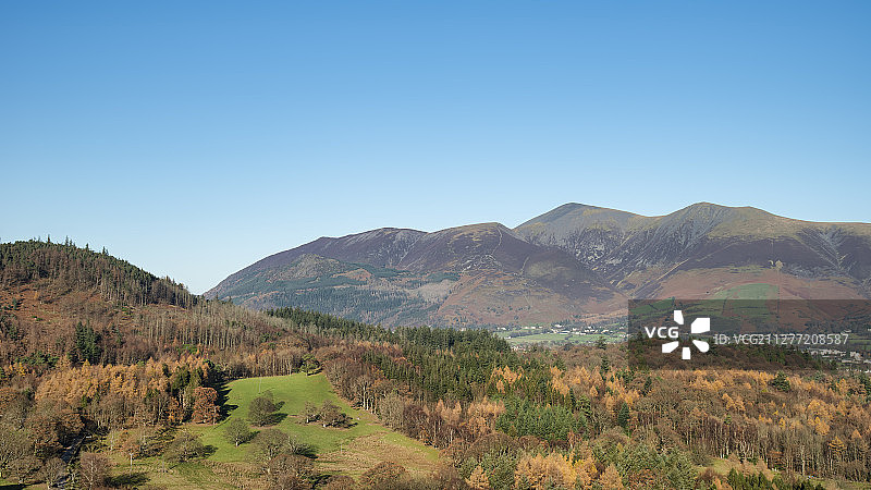 湖区德温特湖附近卡特贝尔斯秋季景色，乡村景色色彩鲜艳图片素材