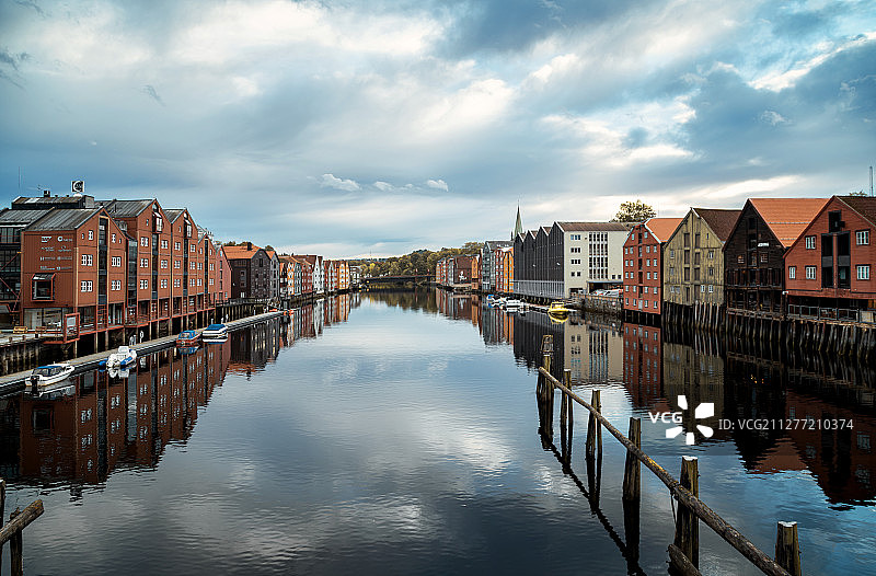 挪威特隆赫姆尼德河两岸城市风光图片素材