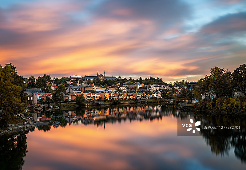 挪威特隆赫姆尼德河两岸城市风光图片素材