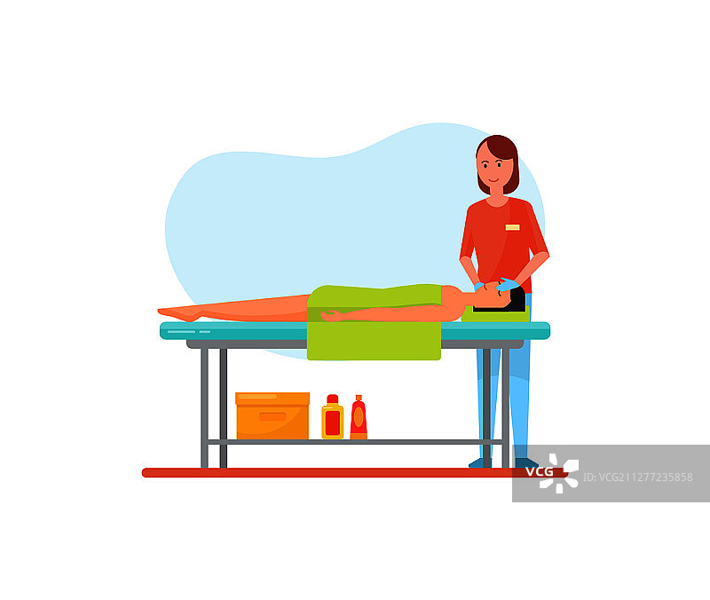 按摩师为男顾客提供面部护理图片素材