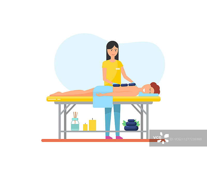 热石按摩疗法：按摩师为男顾客放松，使用精油推拿图片素材