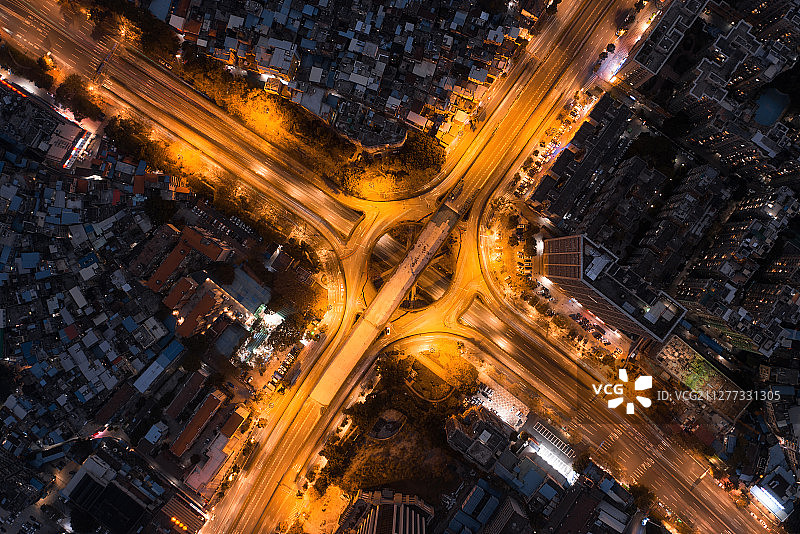 广州客村的十字环形立交桥夜景图片素材