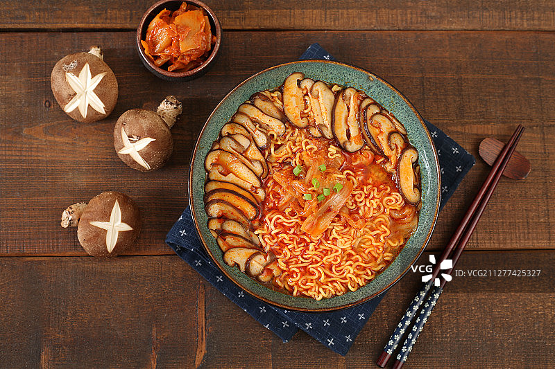 照片/已修/2017年/2017年9月/2017.9.7拍摄选出/快捷简易的香菇泡菜拉面/5U2A5697.JPG图片素材