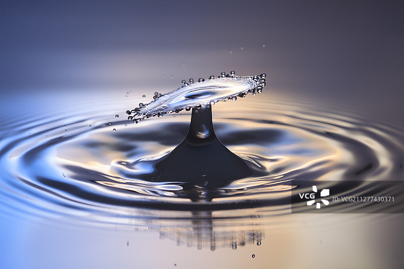 水滴落下的瞬间 - 高速摄影图片素材