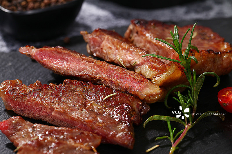 切开的牛排图片素材