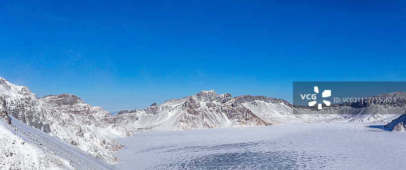 冬季中国吉林白山长白山西坡天池全景图片素材