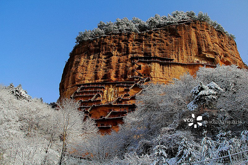 绝壁佛国-天水麦积山图片素材