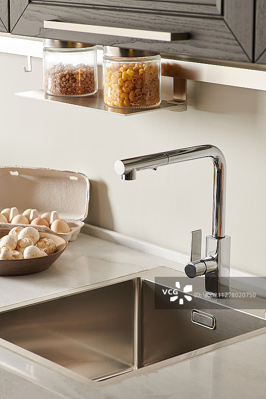 厨房水龙头图片素材