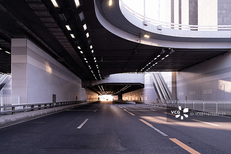 城市中的隧道图片素材