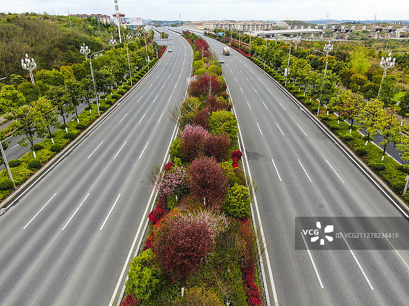 贵州国家级新区贵安新区贵安大道春天景色图片素材