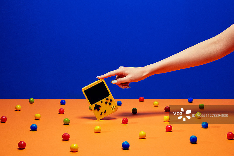 复古风视频游戏泡泡糖糖果美甲彩色设计图片素材