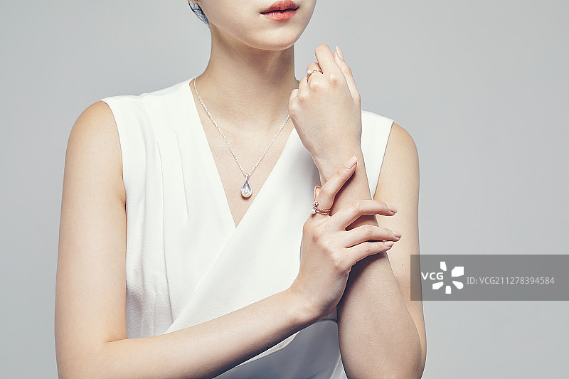 手部姿势与珠宝首饰图片素材