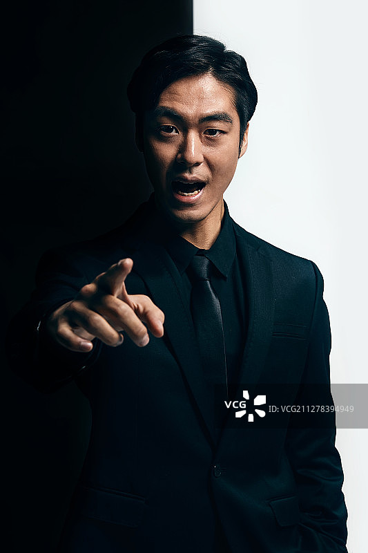 面部表情：身份、内心、对称、愤怒、抱怨、压力图片素材