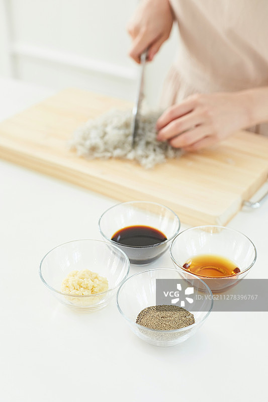 烹饪食材：粉条切碎的酱料图片素材
