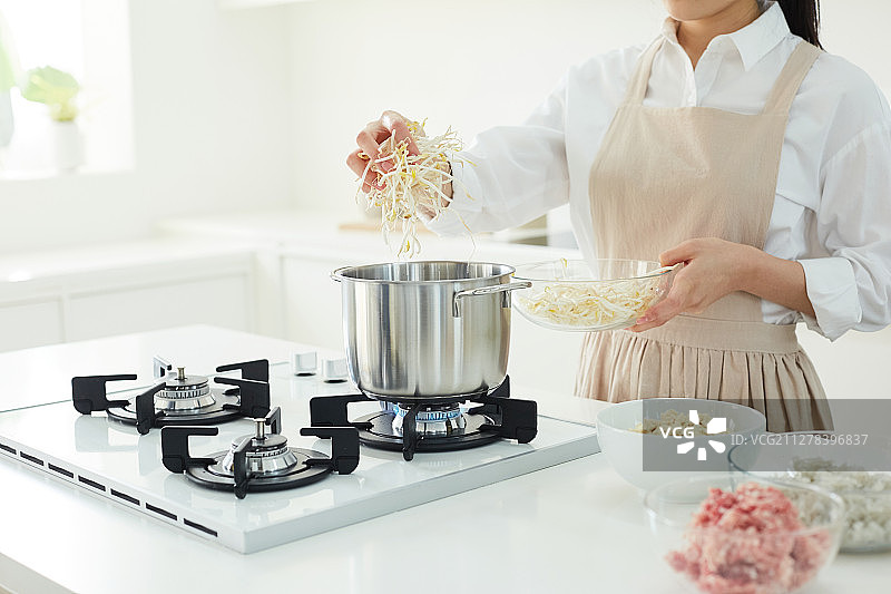 烹饪，家常厨房，食材，食谱，豆芽，沸腾图片素材