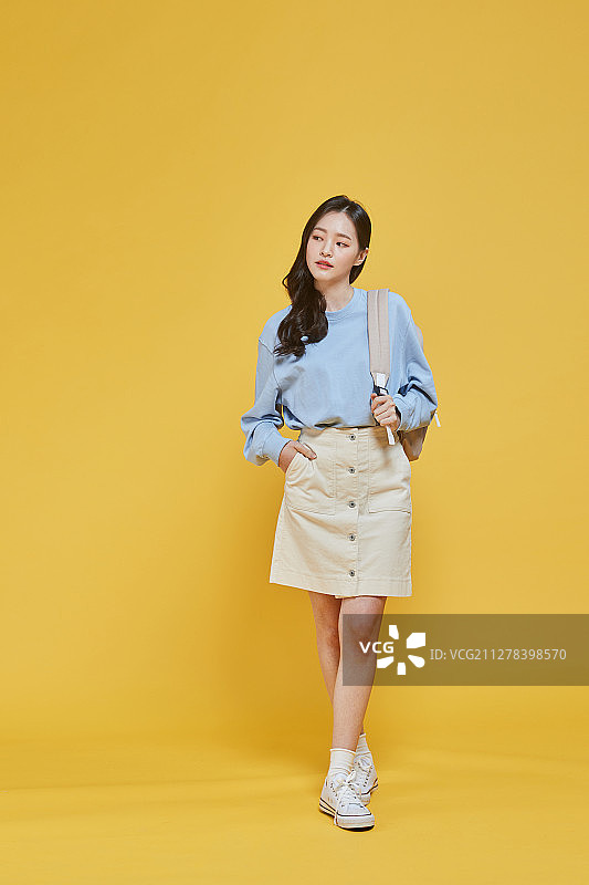 女大学生偷看图片素材