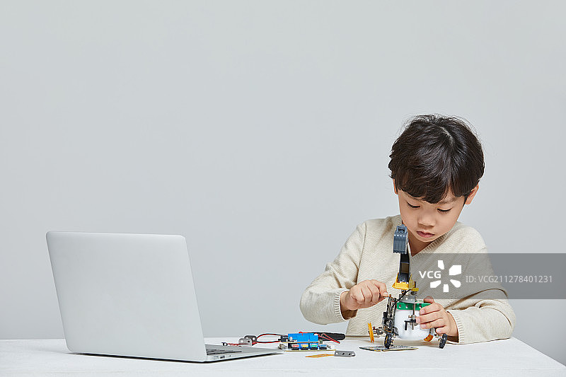 小学生编码教育图片素材