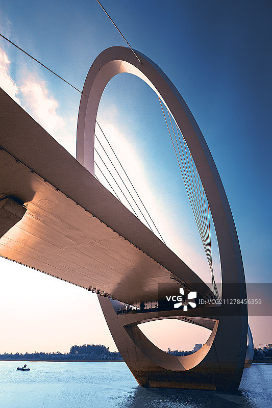 阳光里的南京眼+南京图片素材