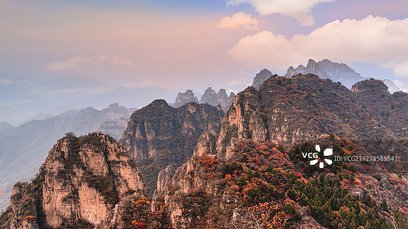 太行染秋图图片素材