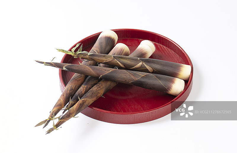 带笋壳的小竹笋图片素材