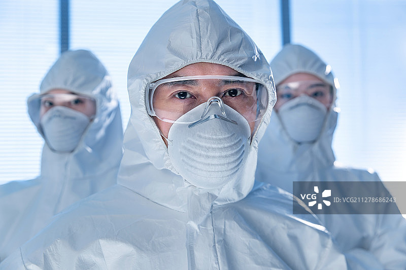 穿防护服的医疗团队图片素材