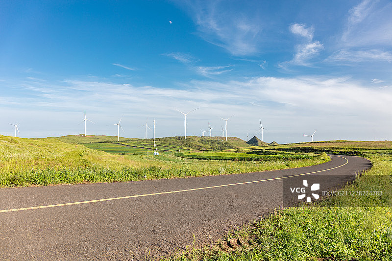 坝上草原公路汽车广告背景图图片素材