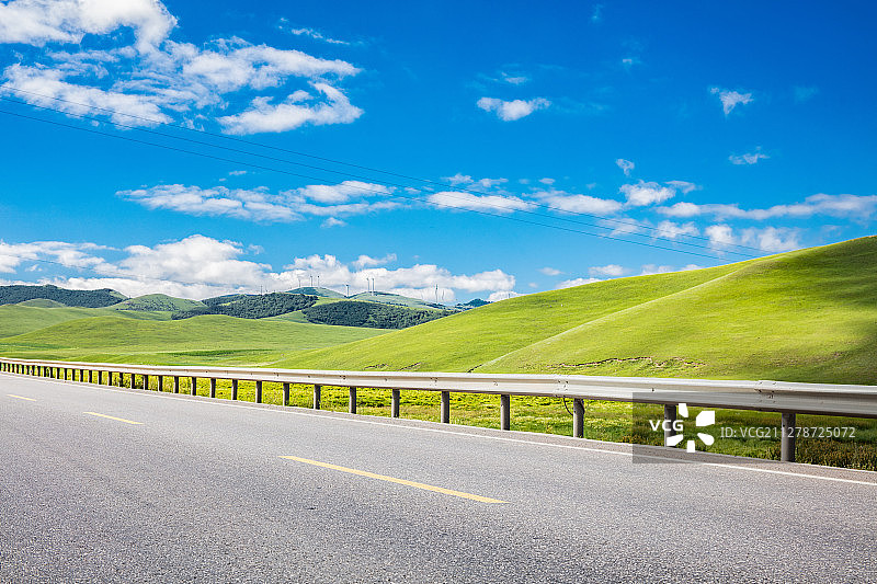 坝上草原公路汽车广告背景图图片素材