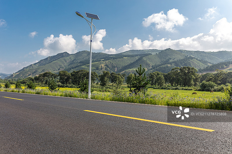 坝上草原公路汽车广告背景图图片素材