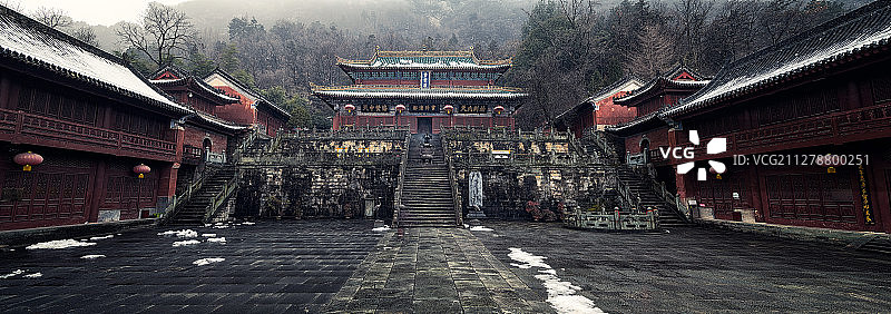 冬日里雪后的武当山紫宵宫图片素材