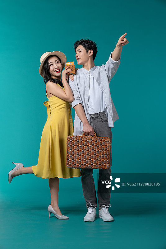 棚拍年轻情侣图片素材