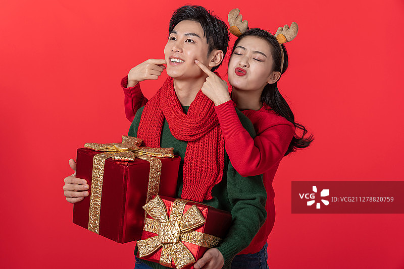 快乐的年轻情侣图片素材